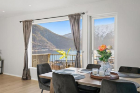 6 bedroom house with great view